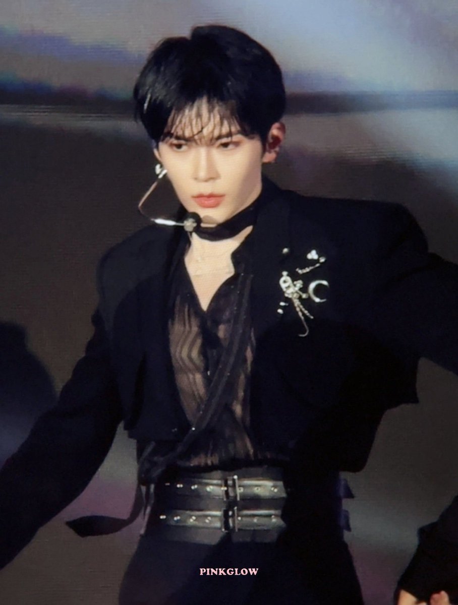 haobinsplanet's tweet photo. hanbin in this outfit oh my god. https://t.co/1283Db1E9p