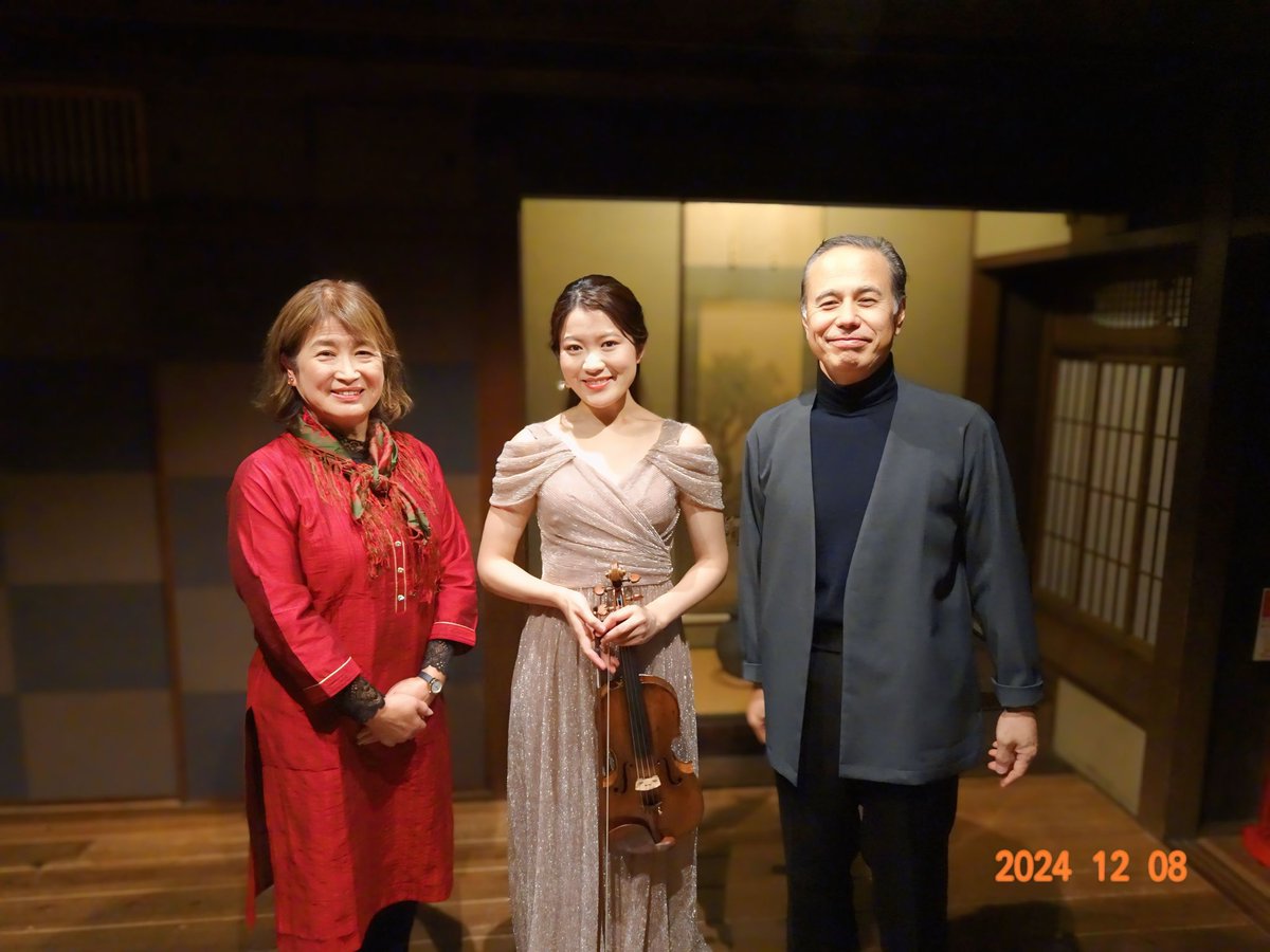 ma0vn's tweet photo. ギター×ヴァイオリンのコンサートで京都 福知山へ🎻
ギターとヴァイオリンだけというのは初めてで実はやりたい曲も多かったりする🤭ので嬉しかった！

翌日は日本三景の天橋立に連れて行っていただきました🐉(ブラタモリで予習してよかった笑)
運良く雨も上がって澄み渡る〜〜〜な天気で、松の木の龍がよく見えました✨

沢山お世話になった地元の方々、ありがとうございました！

お宿の菱屋があまりにも素敵すぎました…

#福知山 #日本三景 #天橋立 #渡月橋 #京都