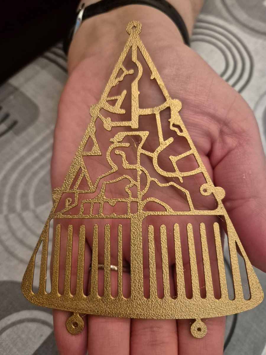 selsi_john's tweet photo. Thank you to Nicky Smalley for sending me this. He told me that he took this from a dead man.
#Tripods https://t.co/KqIKO45CLm