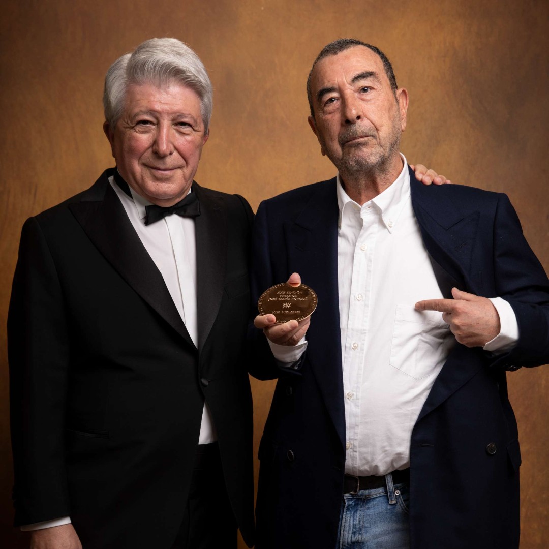 José Luis Garci, Medalla de Oro de los #30Forqué, junto a Enrique Cerezo, Presidente de EGEDA y de los Premios Forqué.