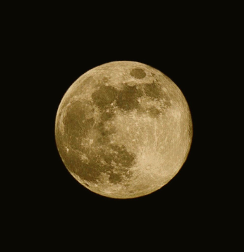 BIN__NON's tweet photo. 24.12.15 Cold Moon https://t.co/Qi3wSqfYKn