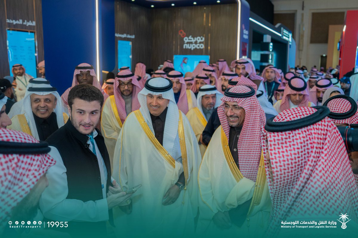 SaudiTransport's tweet photo. معالي الجاسر @SalehAlJasser في افتتاح #مؤتمر_سلاسل_الإمداد_والخدمات_اللوجستية 2024 :
المملكة حافظت بدعم القيادة الرشيدة على جاهزيتها في سلاسل الإمداد والتوريد العالمية عبر التطور الكبير الذي يشهده قطاع الخدمات اللوجستية. https://t.co/CuD3BaY8st
