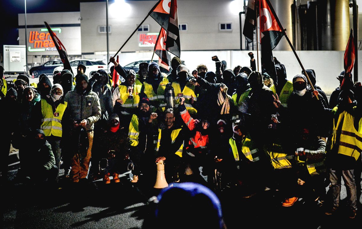 ... ahora que el apoyo mutuo es el clima reinante entre muchos/as trabajadores/as de Litera Meat, quienes han ganado en organización y  determinación frente a una empresa totalmente hostil.

ESTA LUCHA SOLO ACABA DE EMPEZAR

#LiteraMeatCNT

Texto Completo aragon-rioja.cnt.es/comunicado-fin…