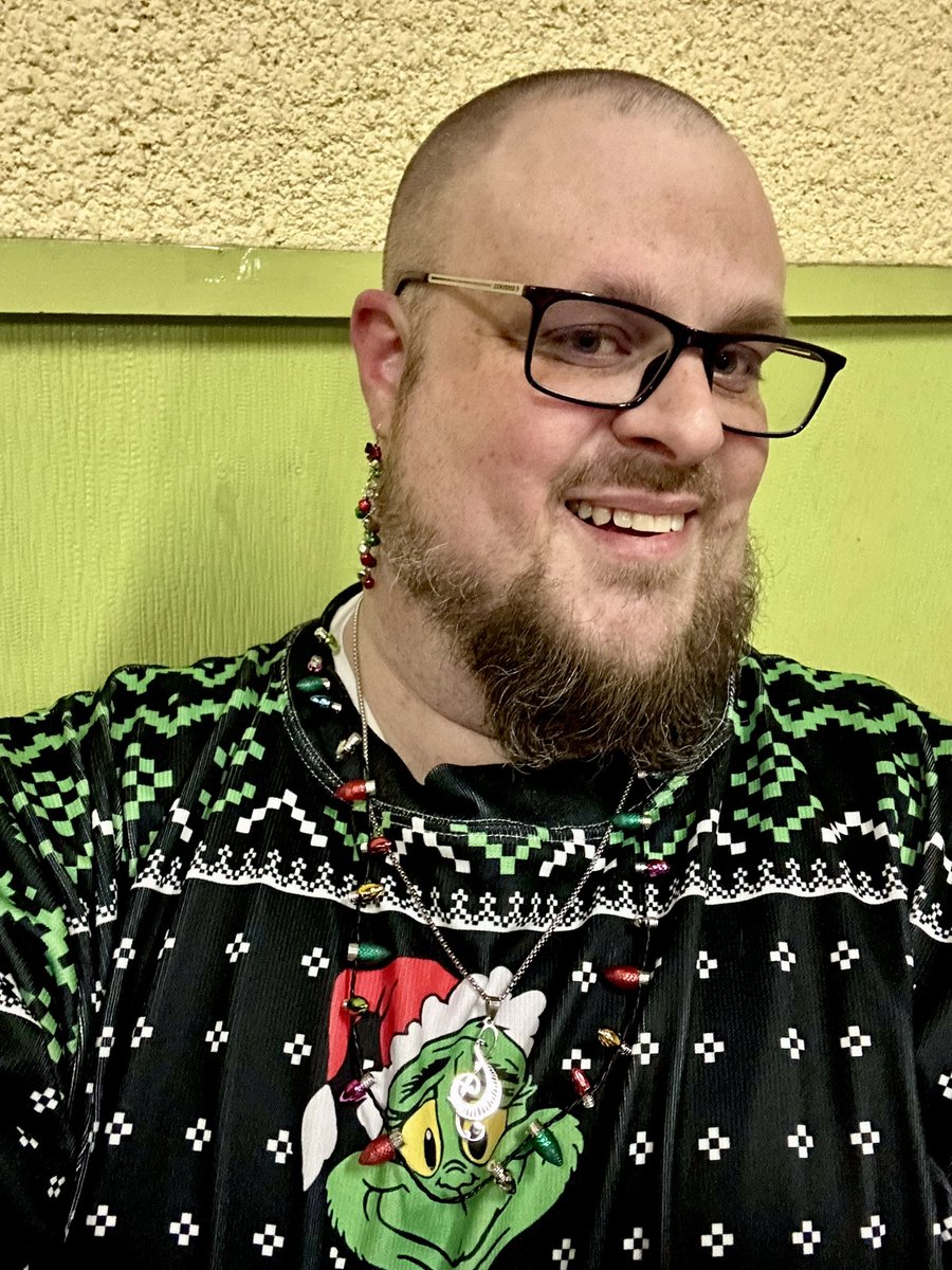 Pre show and intermission selfies aka proof of life lol Streams return Monday or Wednesday!