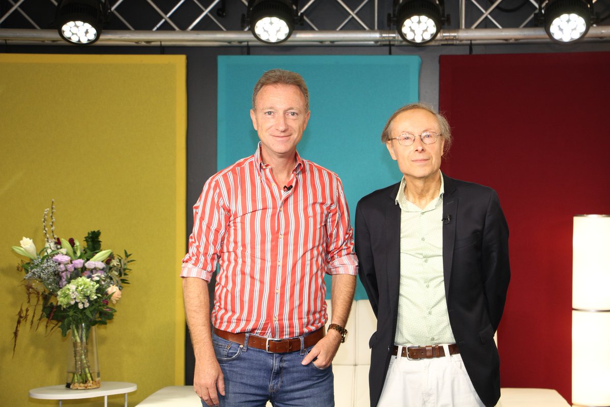 StefaanLiterair's tweet photo. Altijd leuk om over mijn boeken te praten
Zeker met gastheer Frederic De Vos
Het interview in het programma Cultuurkanaal (Eclipstv) is nog uitgesteld te bekijken.
Mijn romans 'Wit verdriet, zwart verdriet', 'Nausikaä' en 'Zwart verleden' zijn trouwens ideale eindejaarsgeschenken https://t.co/Qqf0xeSkNz