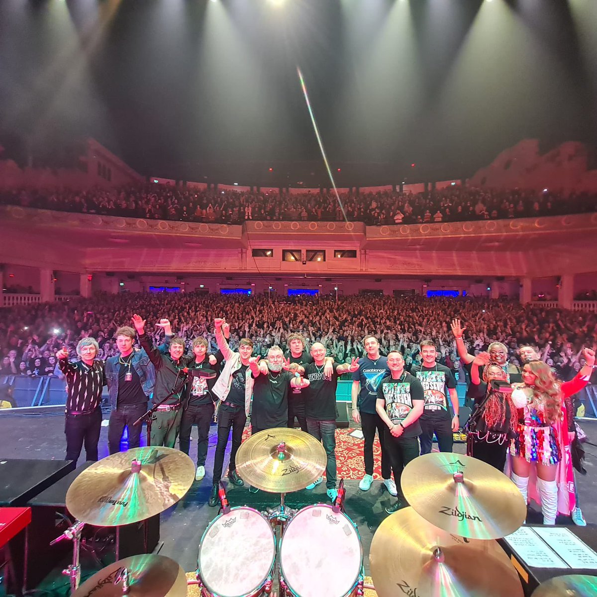 And just like that, the 30th-anniversary tour is finished… with what might possibly be one of the best shows the band has ever played. London, you were next level!

PB  xx