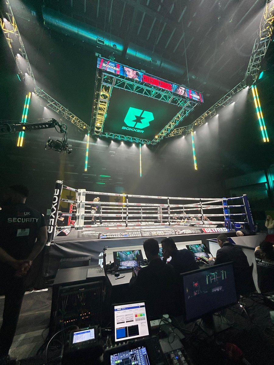 tomjamesmith's tweet photo. Jonas v Hazabin with @boxxer 👊🏻 https://t.co/uvdlepj3WE