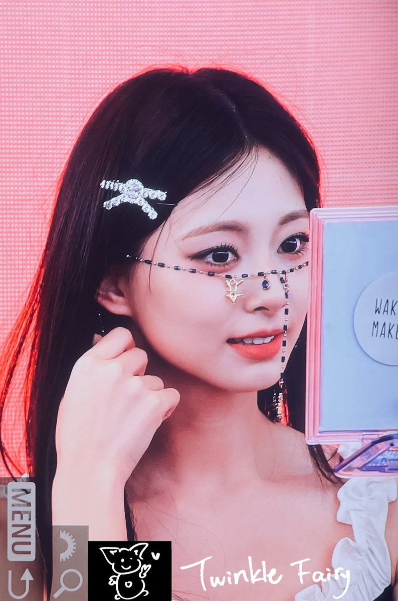 TwinkleFairy614's tweet photo. 241215 프리뷰

#쯔위 #TZUYU #子瑜 #ツウィ 
#TWICE #트와이스 https://t.co/Z8pd3ib29j