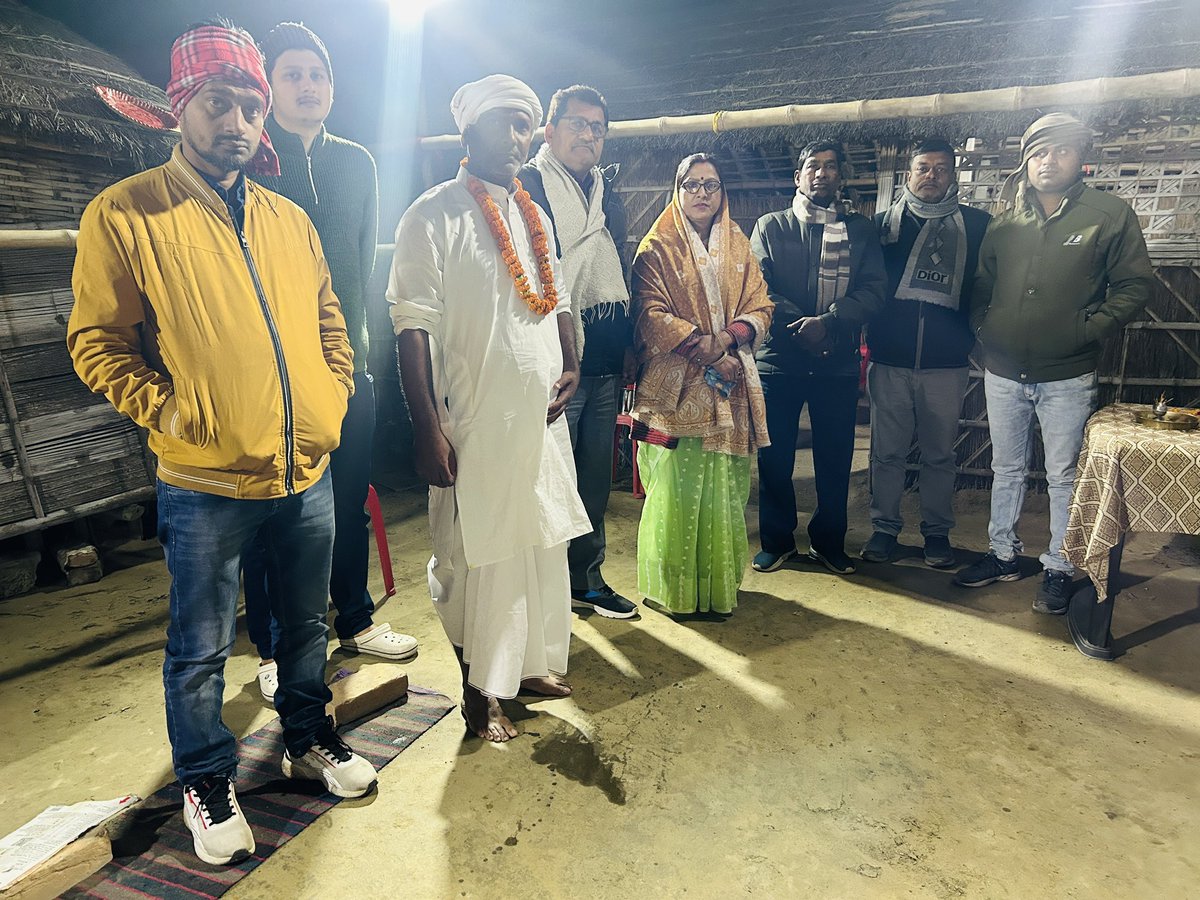 gitakumarirjd's tweet photo. साहेबगंज विधानसभा अंतर्गत ग्राम मटिहानी निवासी श्री रूपनाथ राय जी के पिताजी के देहांत उपरांत श्राद्ध कर्म में शामिल होकर अपनी श्रद्धांजलि अर्पित की। 

#TejashwiYadav #nextcmofbihar #GitaKumari #Sahebganj #RJD #NextMLA

@yadavtejashwi @manojkjhadu @laluprasadrjd https://t.co/sxptP4ZhMs
