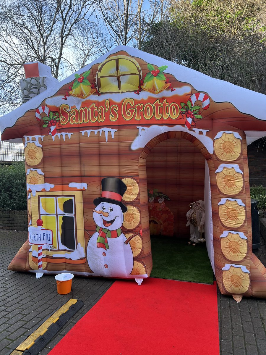 It’s the Xmas market in George Lane#SouthWoodford today! Santa’s grotto, Xmas trail, loss of hot food and present shopping! <a href="/southwoodfordvg/">South Woodford Village Gazette</a> <a href="/OakdaleE18/">Oakdale Infant and Junior Schools</a> @woodbrhigh <a href="/pankp007/">Pank</a> <a href="/KamRai7/">Kam Rai</a>