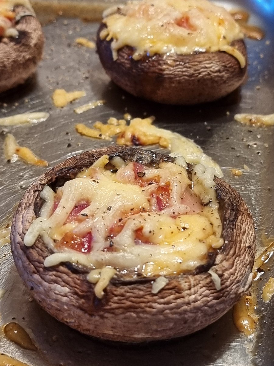 d_plesko's tweet photo. Portobello punjeni, sir, panceta, začini > savršeni zalogaj. Predjelo koje nestane brže nego što ga pripremim! #predjelo #foodie https://t.co/2RdVT0DXdc