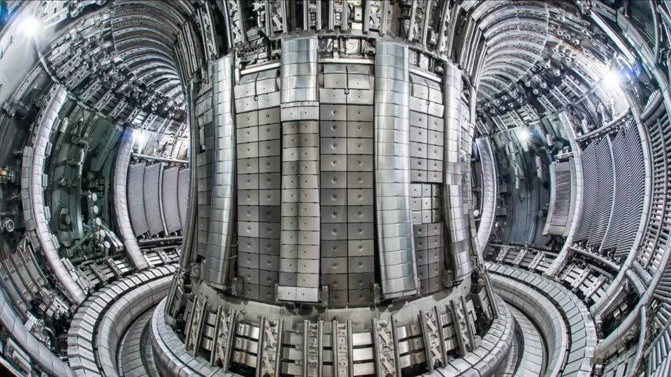 konstructivizm's tweet photo. Scientists in South Korea have made a groundbreaking advance in nuclear fusion, bringing us closer to the dream of near-unlimited clean energy. Using the KSTAR reactor, they successfully sustained a plasma loop at an astonishing 100 million degrees Celsius (180 million degrees Fahrenheit) for 48 seconds, breaking their previous record of 31 seconds.  

This achievement is a major step forward in overcoming the challenges of nuclear fusion, the same process that powers stars. Fusion involves combining light atoms to form heavier ones, releasing immense energy in the process. While achieving the extreme temperatures required for fusion is relatively straightforward, the real challenge is containing the superheated plasma long enough for sustained fusion to occur.  

The South Korean team is tackling this with advanced reactor components and aims to extend the duration to 300 seconds by 2026. Their research focuses on a tokamak reactor, a doughnut-shaped device that uses powerful magnetic fields to confine and control plasma—the fourth state of matter.  

Plasma, created when gas becomes so hot that electrons are stripped from atoms, is essential for fusion. To replicate the process here on Earth, the plasma must reach temperatures of at least 100 million degrees Celsius, about six times hotter than the Sun’s core.  

This remarkable milestone brings us closer to unlocking the potential of clean, sustainable energy for future generations.  

Image Credit:KFE