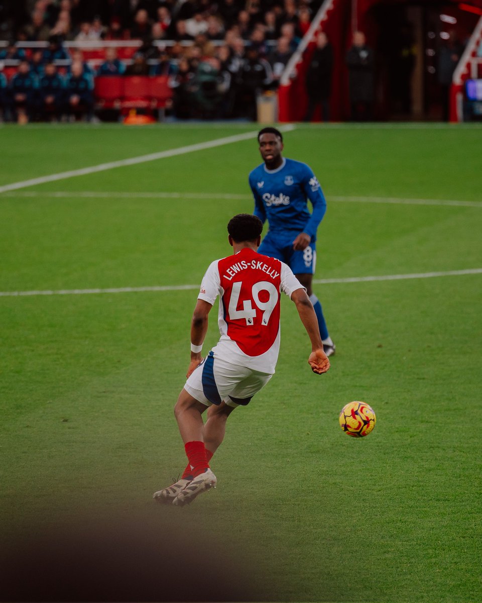 lewisskelly49's tweet photo. Proud to make my first Premier League start but a frustrating result. Feel disappointed but we will keep working hard together. https://t.co/uO4FJ6ziq3