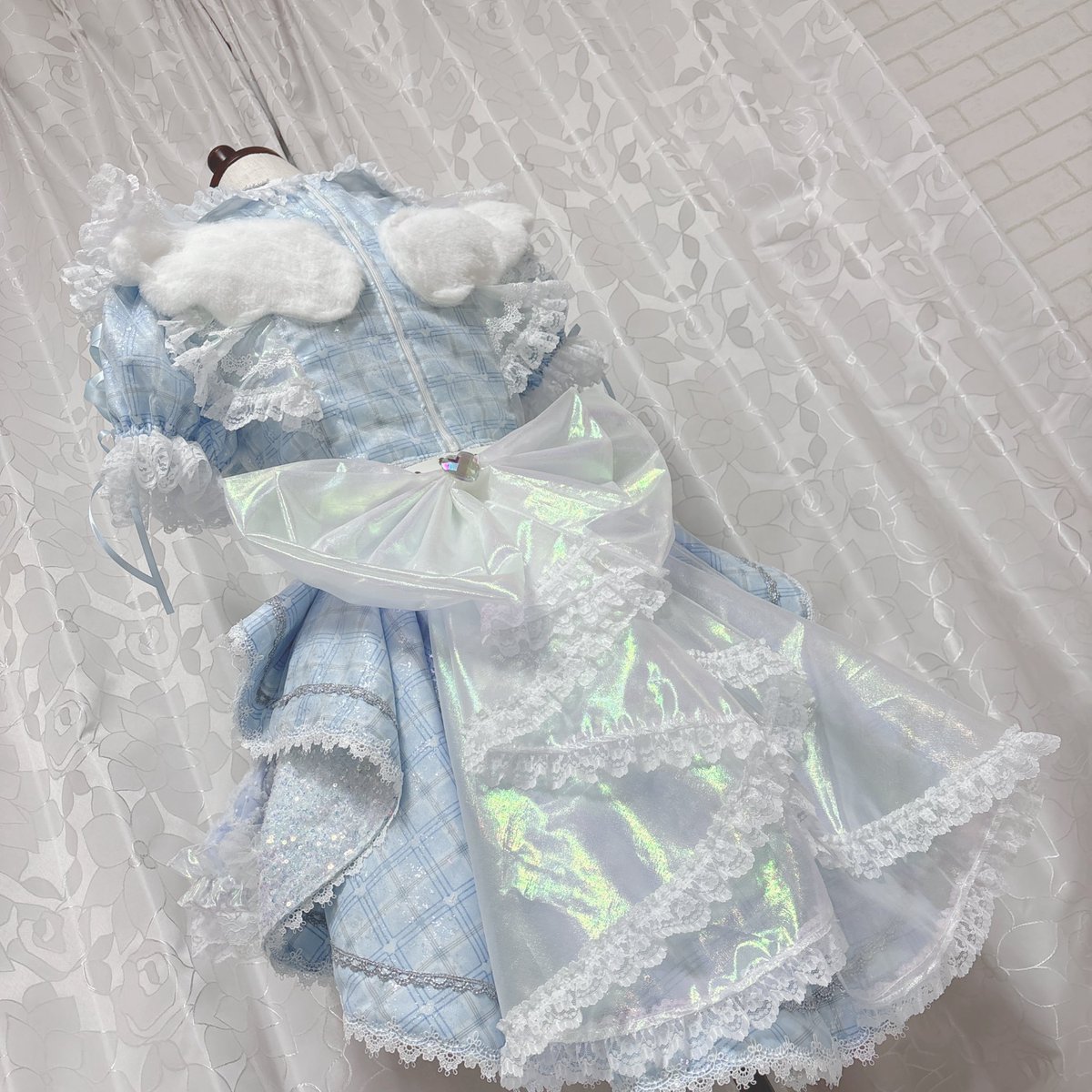 pukupuku_u_'s tweet photo. 台湾のアイドルグループ　Pure　makeRさんデビュー衣装をデザイン制作させていただきました！

キューピットイメージとのことでハートが入ったオリジナルチェックやハートのブレード、胸飾りなどたくさんのハートを入れ込みました♡
後に羽もついてます໒꒱·°˚ ﾟ https://t.co/uBd4vVUxWP