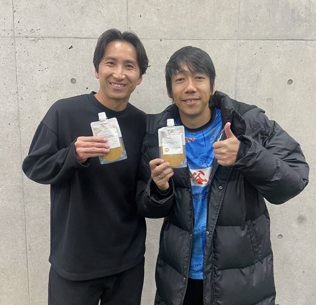 ihichiro's tweet photo. 【NEWS】明治安田 presents 中村憲剛 引退試合にて弊社商品のエナジーフード「satsuma+」を提供いたしました。
当日、出場された選手の皆さまに召し上がっていただきました⚽️✨

・中村 憲剛 選手
・播戸 竜二 さん
・大久保 嘉人 さん
・小野 伸二 さん
・武岡 優斗 さん

お写真まで…ありがとうございます！

#中村憲剛引退試合