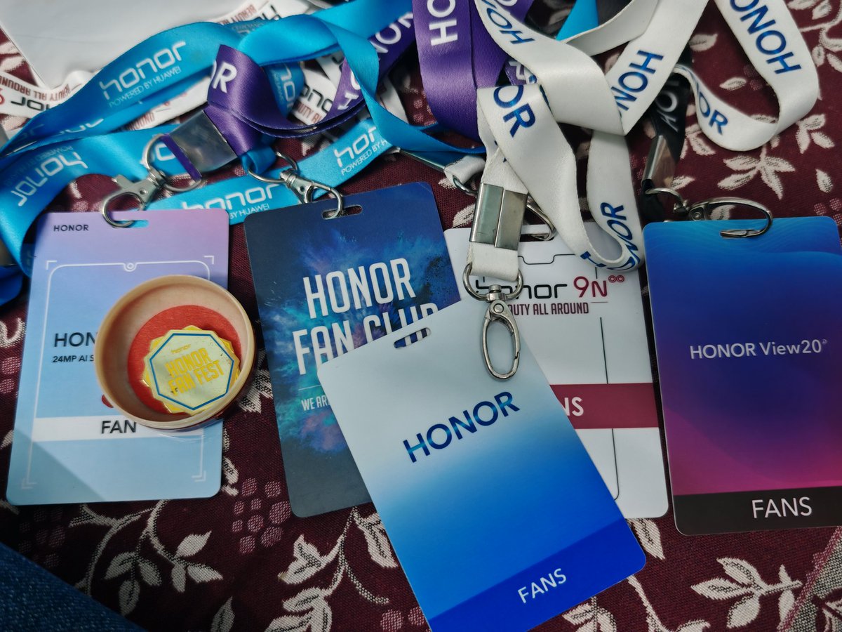 NexToWeb's tweet photo. Clearing up the Drawer

Memories with HONOR and badges during HONOR India Launch Events back in 2018,19,20

Share your own old HONOR memories @HiHonorIndia #HONORFan https://t.co/jiWRWMPf5v