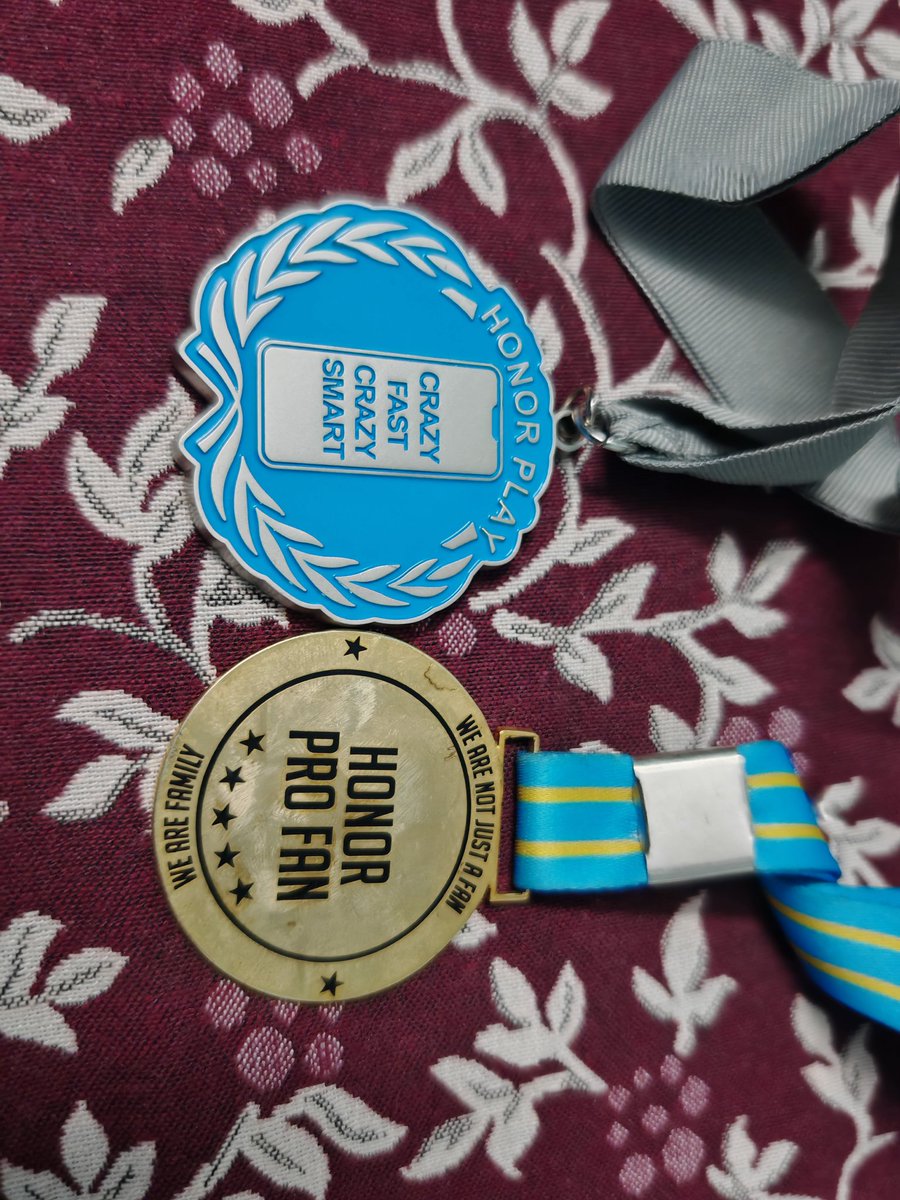 NexToWeb's tweet photo. Clearing up the Drawer

Memories with HONOR and badges during HONOR India Launch Events back in 2018,19,20

Share your own old HONOR memories @HiHonorIndia #HONORFan https://t.co/jiWRWMPf5v