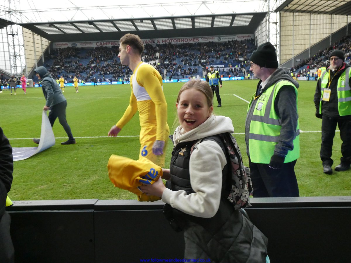 FollowMeAndLUFC's tweet photo. Thank you so much to Joe Rodon for making a little girl so happy yesterday. I cannot underestimate the impact this made on her as she's been so down since losing her Opa in October. Hoping we can get it signed soon. #lufc #leedsunited #joerodon @SamRodon https://t.co/nmRwlT3VQo
