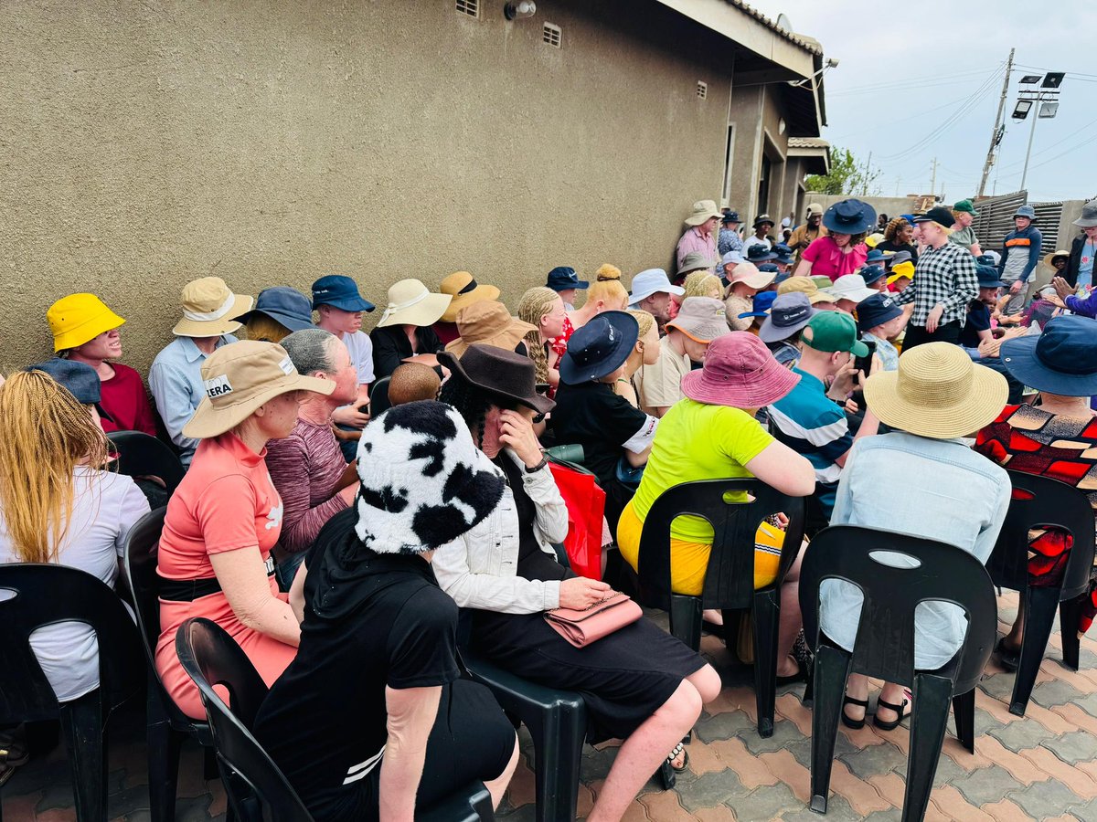 KingLolos's tweet photo. We distributed sunscreen lotions to 200 individuals with albinism in Harare, in partnership withHealing Centre. We believe that preserving life is the first step towards empowerment. 🌍✨Our mission continues as we aim to reach rural areas across Zimbabwe.
#sunscreenForAll https://t.co/ldYthHBAkZ