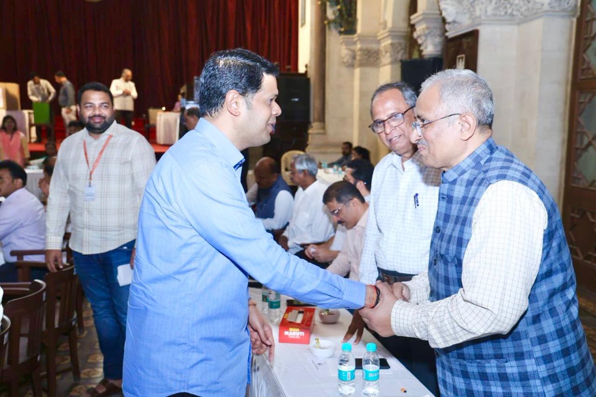 niranjandtweets's tweet photo. मुंबई विद्यापीठाच्या अधिसभेवर (सिनेट) विधान परिषदेचा प्रतिनिधी म्हणून माझी निवड झाली आहे. मुंबई विद्यापीठाच्या फोर्ट परिसरातील सर कावसजी जहांगीर हॉलमध्ये झालेल्या विशेष अधिसभेला आज उपस्थित होतो.
#mumbaiuniversity #SenateMember #NiranjanDavkhare https://t.co/mcKVHBeSR5