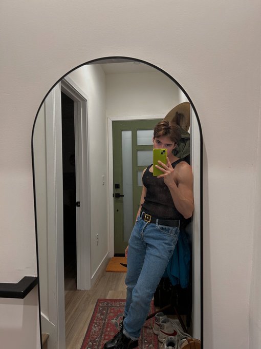 I blinked and suddenly it was almost 4 am. https://t.co/6XAbnXelan