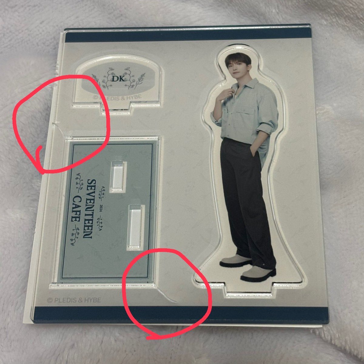 h_kknx's tweet photo. SEVENTEEN セブチ SEVENTEEN Cafe セブチカフェ アクスタ アクリルスタンド 交換

【譲】 
アクスタ→ジョシュア、⚠ソクミン

【求】
アクスタ→スングァン

⚠ソクミン外枠に初期難(ヒビ)があります

郵送交換希望

#セブチ交換 https://t.co/2pl4iv5o3N