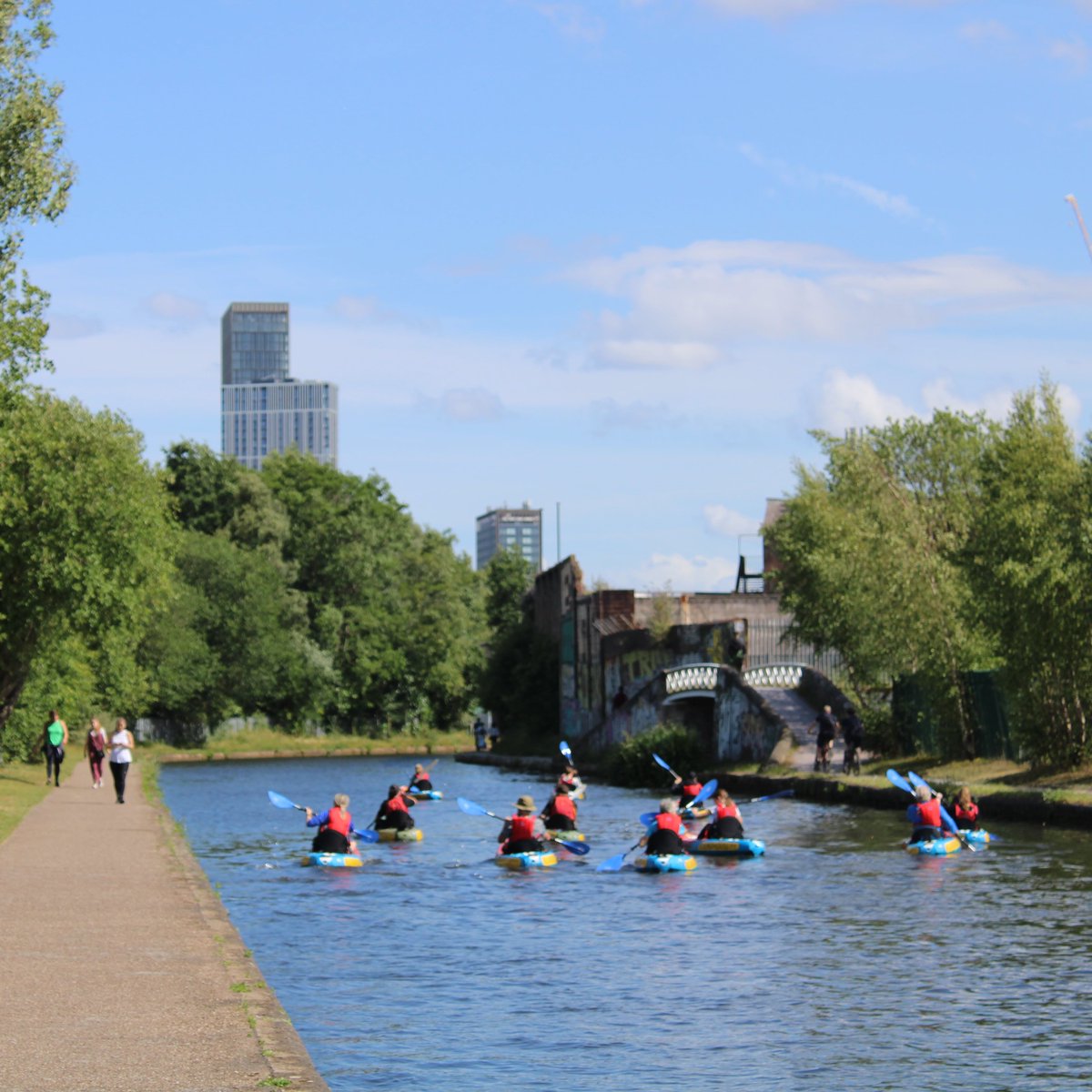 BhamRoundhouse's tweet image. 2025 tour dates go live at the end of January!
Looking to try something new this year? Or looking for a different way to explore Birmingham? Why not join us to see the sights from a ducks-eye-view on one of our kayak tours.
#SeeTheCityDifferently #Brum #KayakTours #WalkingTours