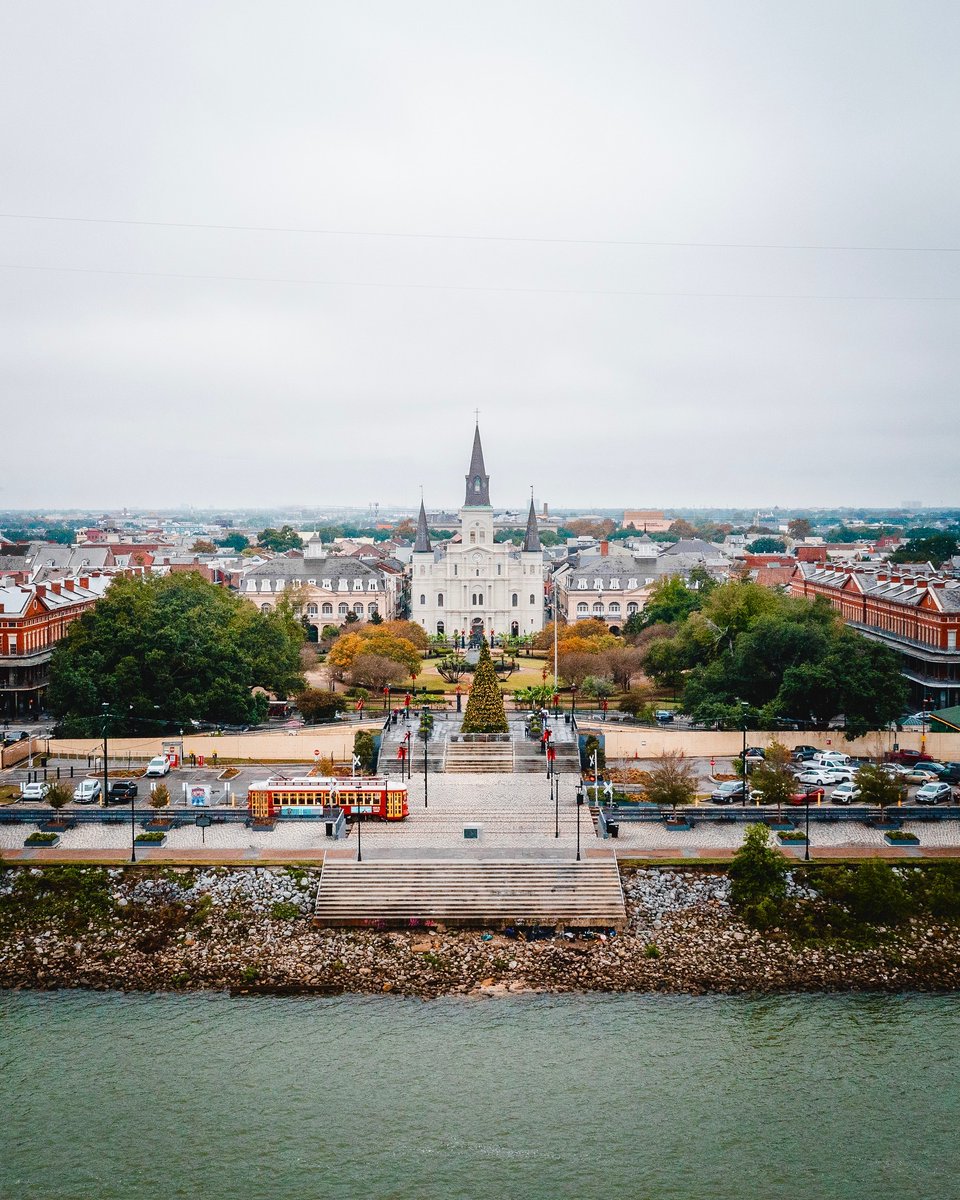 VisitNewOrleans's tweet photo. Jackson Square's holiday decor is even gorgeous even from a reindeer's-eye view! ❤️ 💚 🦌 

📸: @/visuals_by_marcus https://t.co/MnSqOD8M2X