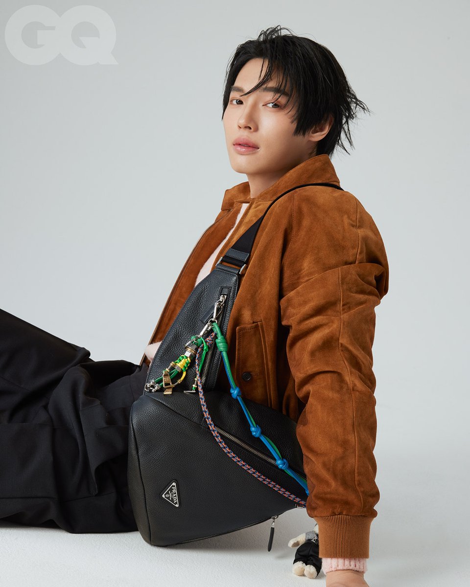 #プラダ アンバサダーのウィンが #PradaHoliday 最新コレクションで、GQ Thailand 最新号に登場。

Photo: Phattchakhun Chomchudrattchamongkon
Styling: Kampol Likitkanjanakul

#PradaEditorials