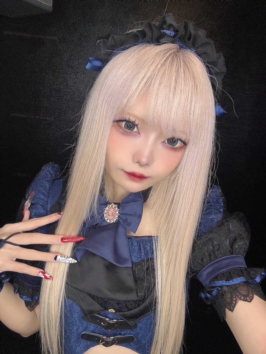 ぴぁいん❣️

魔力で髪の毛伸ばしてきました🙆‍♀️
やっぱり長い方が可愛い〜💗

今日もお城で待ってますね🐈‍⬛⸒⸒⸒⸒
 #でぃすとぴあ
