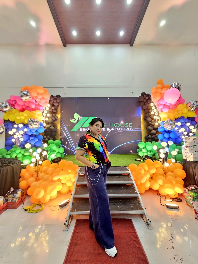 harudalnim1015's tweet photo. Reliving the 80s tonight!
#DekadaOchenta #HostMode #LagaristangGala https://t.co/FgTaRf0Qaj
