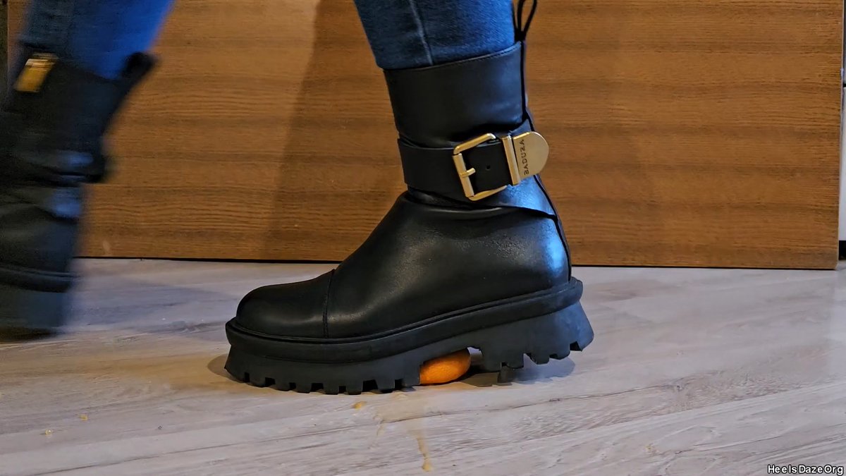 DazeOrg's tweet photo. https://t.co/Qj5G8ie3xY #crush #crushfetish #tangerines #fruitcrush #tangerinecrush #boots #Plushie #Plushiecrush #Bootscrush #domination #bootdomination #bootcleaning #ruggedsoles #iwantclips #trample #trampling #leather #leatherboots https://t.co/zW8gi2SDVn