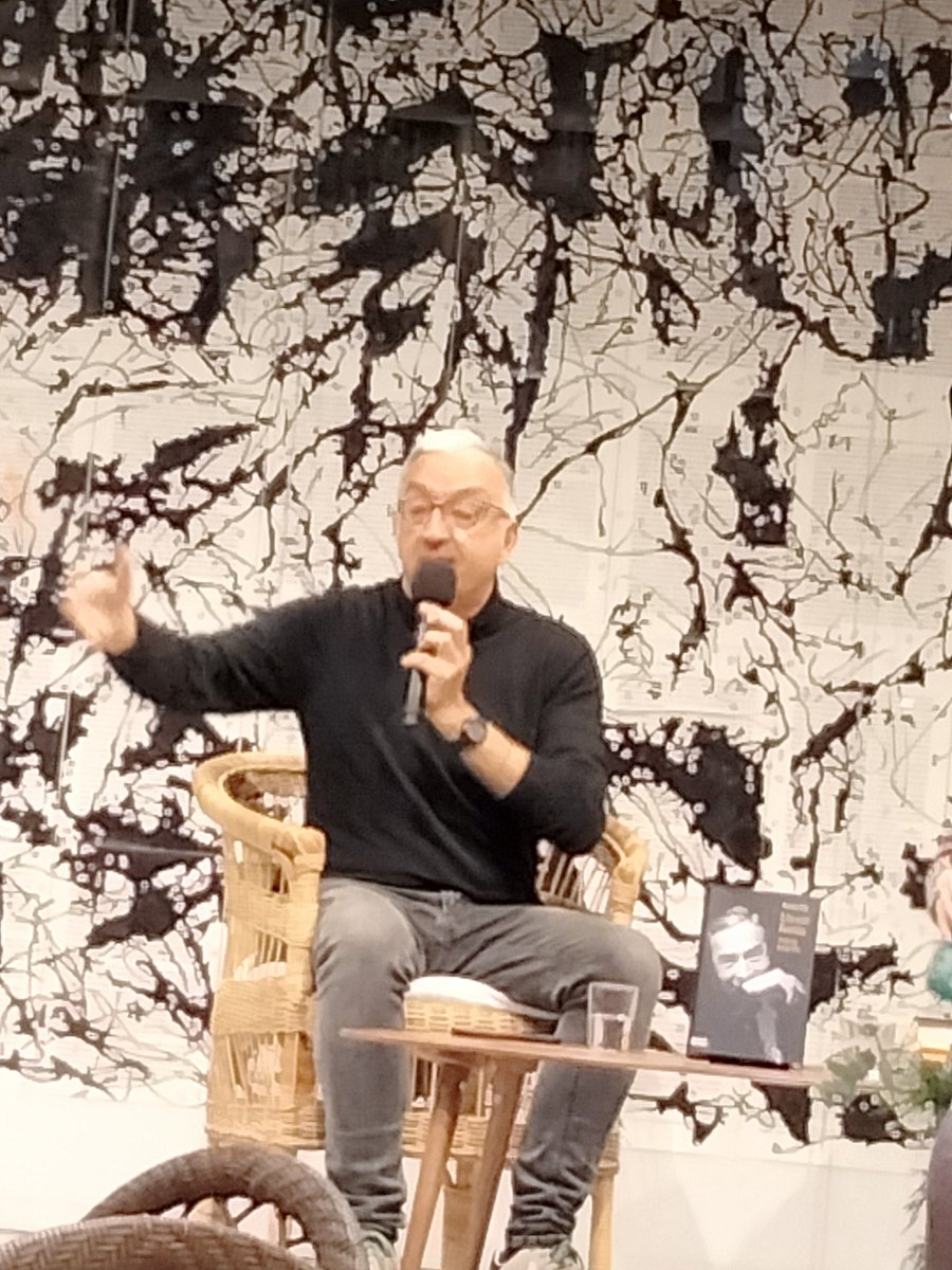 <a href="/PlaXavierpla5/">Xavier Pla</a> <a href="/Bernat_Reher/">Bernat Reher</a> <a href="/iolandabatalle/">Iolanda Batallé Prats</a> <a href="/OnaLlibres/">Ona Llibres</a> <a href="/CatedraPla/">Càtedra Josep Pla</a> <a href="/FJosepPla/">Fundació Josep Pla</a> <a href="/EdDestino/">Ediciones Destino</a> «El 1939, Josep Pla és un vencedor (ideològica) vençut (com a escriptor. A partir d'aquell moment es proposa tornar a escriure i publicar en la llengua que "els seus" l'hi havien prohibit».