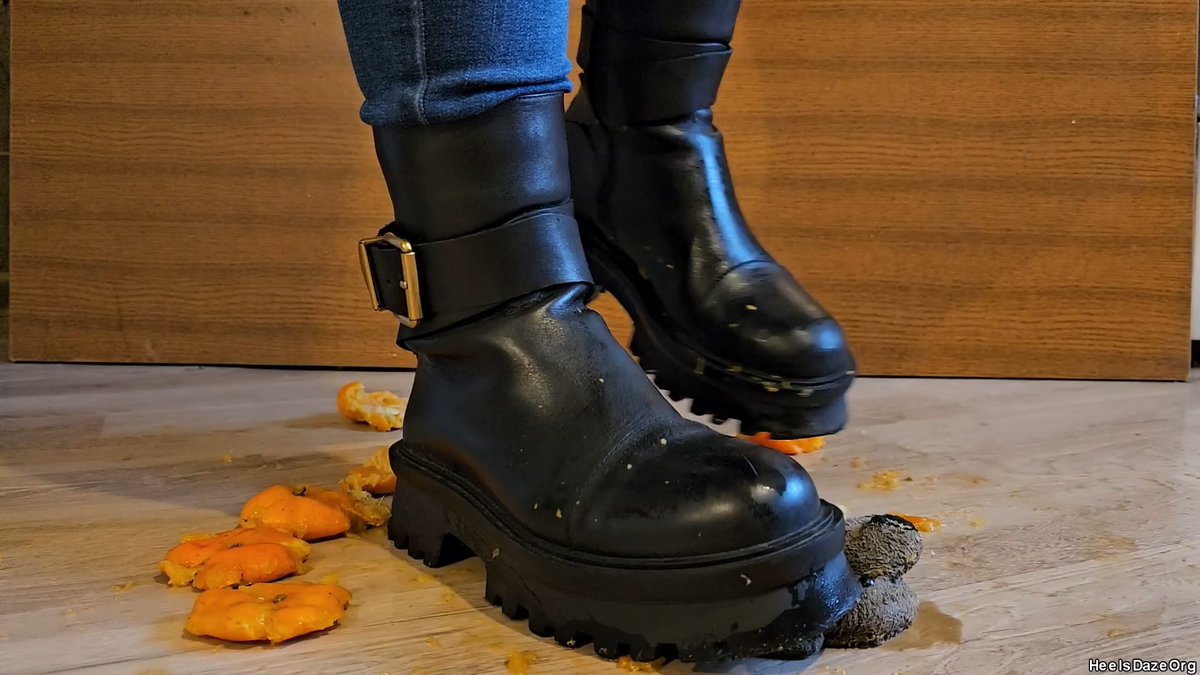 DazeOrg's tweet photo. https://t.co/AEQnRMk5xx #crush #crushfetish #tangerines #fruitcrush #tangerinecrush #boots #Plushie #Plushiecrush #Bootscrush #domination #bootdomination #bootcleaning #ruggedsoles #clips4sale #c4s #trampling #leatherfetish #leatherboots https://t.co/YnCDc9QgB2