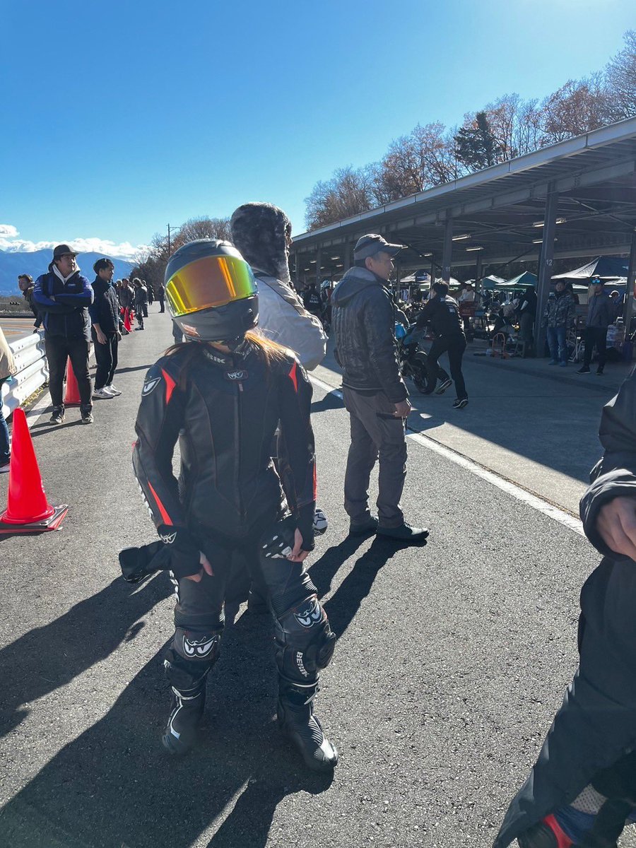 ミニロクな皆さんお疲れ様でした！！

#13 KRT+ミサイルガールズ

初めてのレースに初めての耐久レース、
2本目30分走り終えたあと屍になってました🥹

朝から転倒多かったけど、
身内では大きな怪我もなく...😭

本当に楽しい一日でした！！
ありがとうございます！酒飲みます！！！！