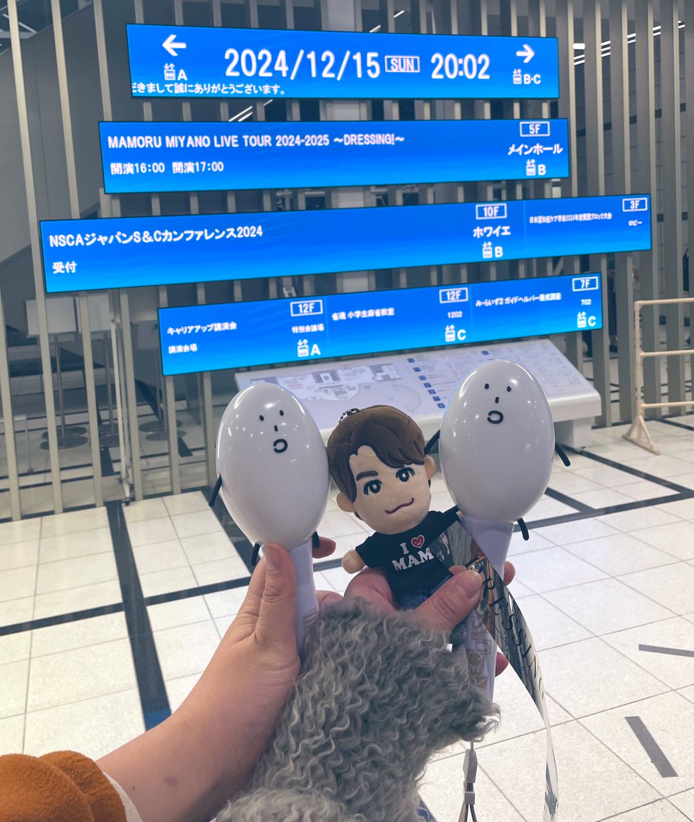MAMORIN686's tweet photo. 2日目も最高にやばかった
ほんとやばいしか言えない、、
いつも語彙力ないけどまじでやばい

今日みんなの声もすごくて
めちゃくちゃぶち上がったわー

今日も伝える！
これからDRESSING!参加する人
覚悟して来てね、何がとは言えないけど
↑
昨日のまもちゃんとの約束です🙌

#宮野真守ライブ大阪DAY2 https://t.co/BqBQvWPGt7