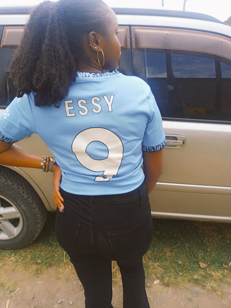 Essy🖤 tweet media