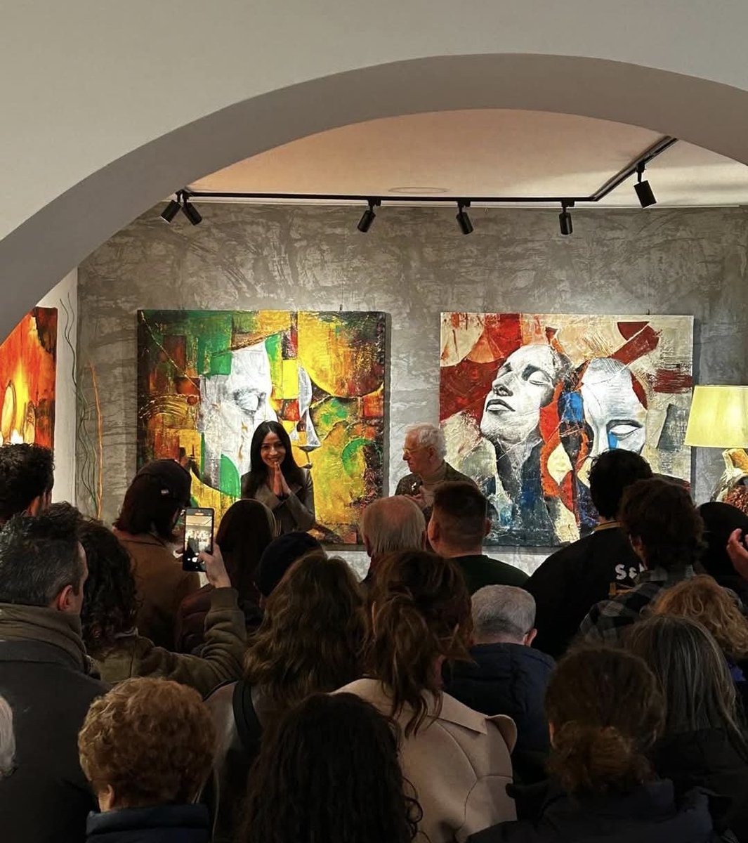 MancoLuigi63's tweet photo. La Varese Nascosta promuove l'arte...
Inaugurazione a Varese della CarthArt Gallery di Carla Pugliano.
https://t.co/4rzN5Ae9HQ
#CathArtGallery #artecontemporaneaitaliana #carlapuglianoartist #artevarese #collezionistidarte #mostre #arte https://t.co/yia60GroxT