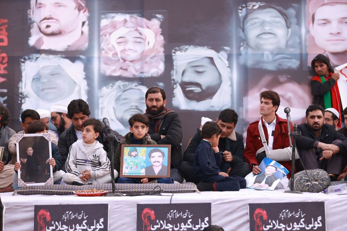 انکی آہیں اور بدعائیں توڑیں گی یہ ظلم کا نظام، یہ اندھیرا ضرُور ختم ہوگا، سویرا ضرُور ہوگا۔ ہر یزیدِ وقت کا احتساب ہوگا کہ #گولی_کیوں_چلائی