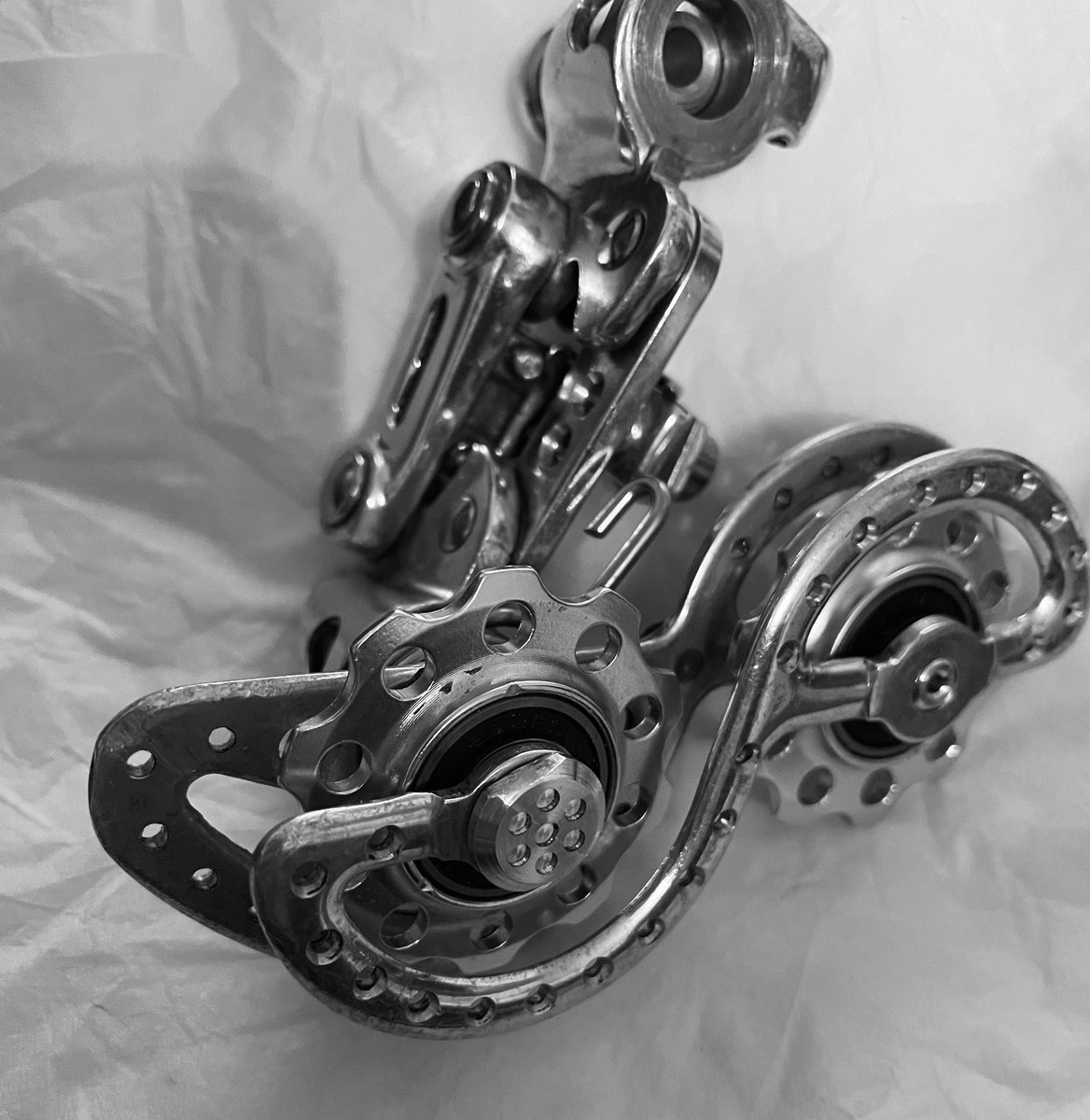 Some better B&amp;W pictures of that sub 100g Huret Jubilee