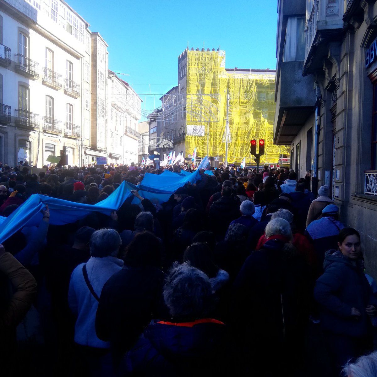 Mimadriiiiña, o Obradoiro casi cheo e nós aínda saíndo da Alameda!!! 😅👏🏼👏🏼🥰

#AltriNON #ManiObradoiro15D #NonImosCalar #AltriNON15D