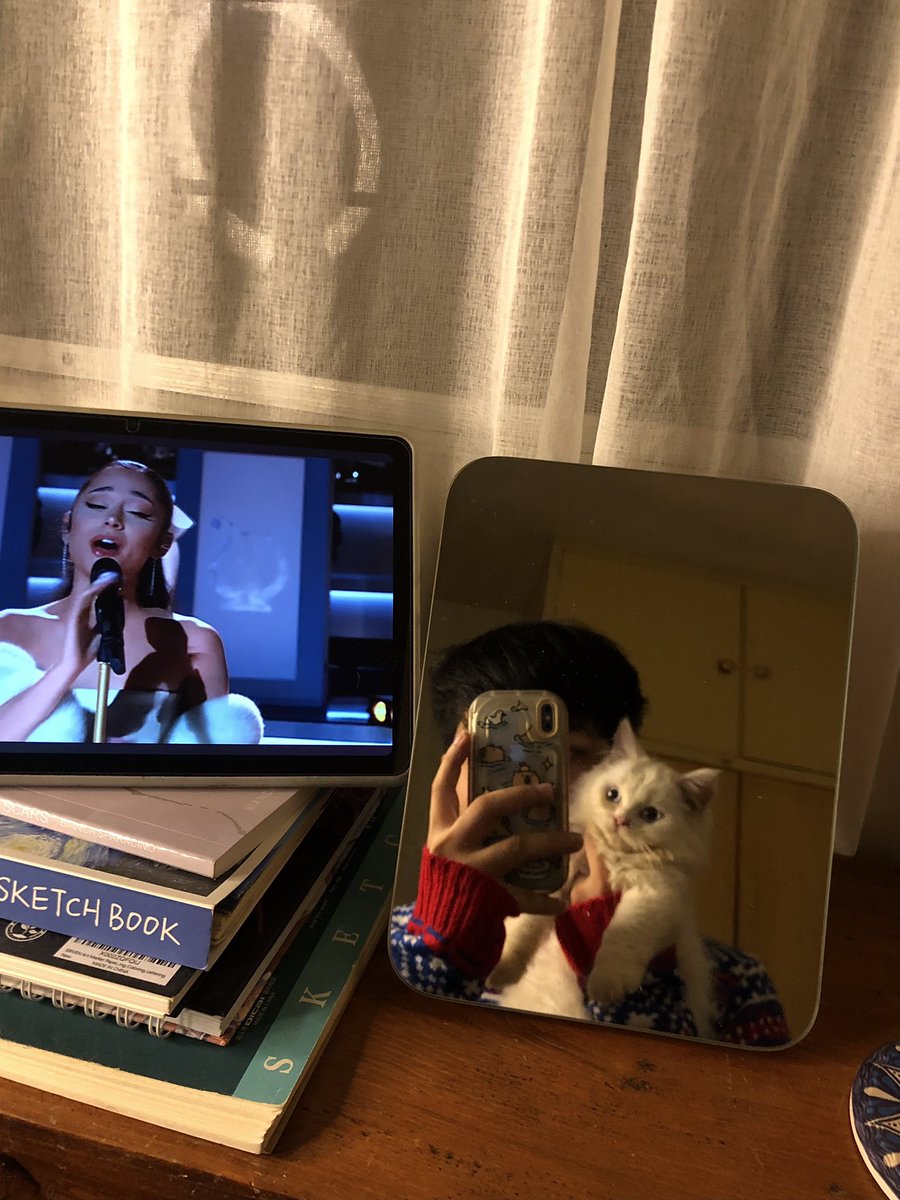 azndanii's tweet photo. He a fan of Ariana ✰⋆⁺₊⋆ ☾⋆⁺₊⋆✰ https://t.co/q7E2GZKwGb