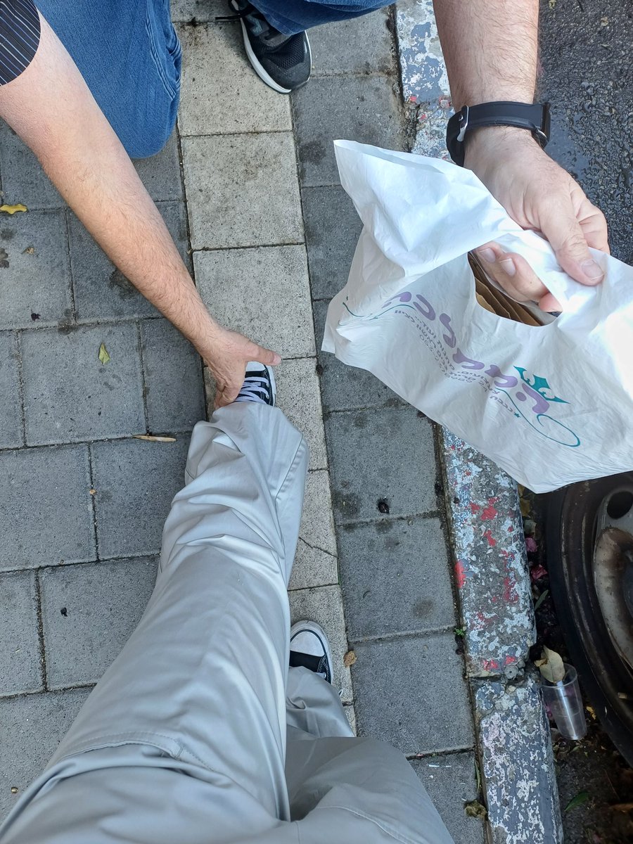 afrodita1717's tweet photo. עבד מגיש לי מה ששלי.
על ארבע, כמו שפחה.
אני המלכה.
אתם סמרטוטים.
וגם כתבתי לו שיר במתנה. מי שרוצה לראות שיגיב אני 😛

#פינדום #bitchslave #findom https://t.co/VougdZmO7u