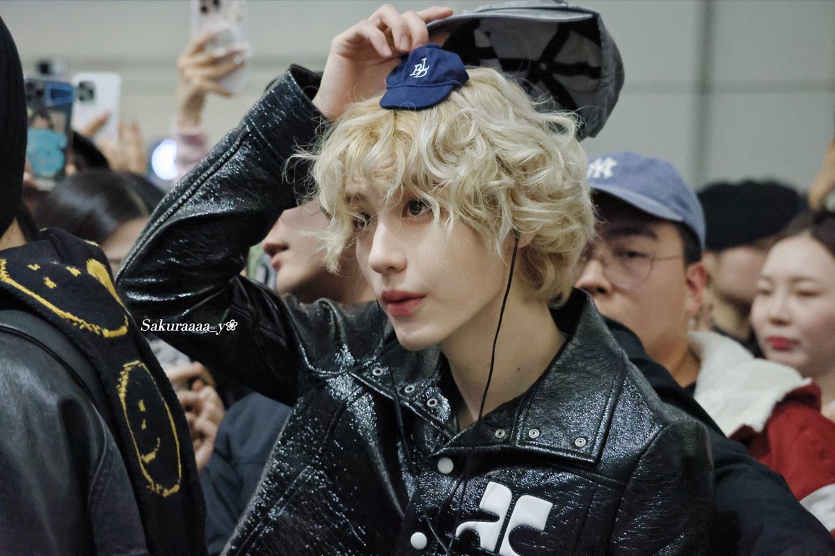 BND_JELLYBEAR's tweet photo. 아 모자안에 모자 있어 ㅜㅋㅋㅋㅋㅋㅋㅋㅋㅋㅋㅋㅋㅋㅋㅋ미챴낰ㅋㅋㅋㅋㅋㅋㅋㅋㅋㅋㅋㅋㅋㅋㅋㅋㅋㅋ https://t.co/7Hnlj6wHhF