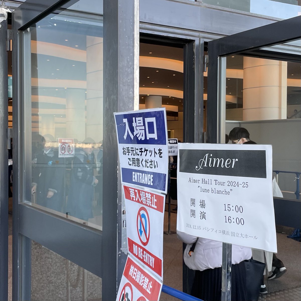 FOOK_AIMER's tweet photo. いや〜２日間ともに素晴らしかったです☺️
ライブ内容はもちろん、会場の外に出たらコールドムーンがお出迎えしてたことに感動しました🥲 https://t.co/QoJc6SDSgp