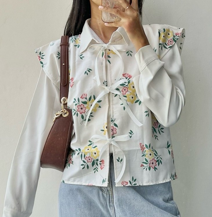 Ide outfit simpel untuk kondangan ini bikin kamu kelihatan tetep stylish tapi sopan dan elegan. Ada vest, tunik, dan brokat 🩵✨