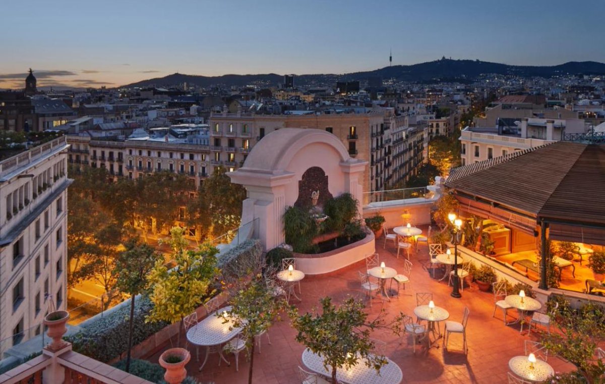 nichetour_sa's tweet photo. سلسلة ٣ أفضل فنادق في #برشلونة 

١- فندق إل بالاس - El palace barcelona : 

•فندق تاريخي فاخر بموقع مميز قريب من وسط المدينة.
•يقدم خدمات خمس نجوم، مع غرف أنيقة ومطاعم راقية.
•مناسب للعوائل والأزواج الباحثين عن تجربة فخمة.

احجزوا معنا لمدة خمس أيام فقط ب٤٩٩٩ ريال سعودي🤩 https://t.co/HFSc4hygGx