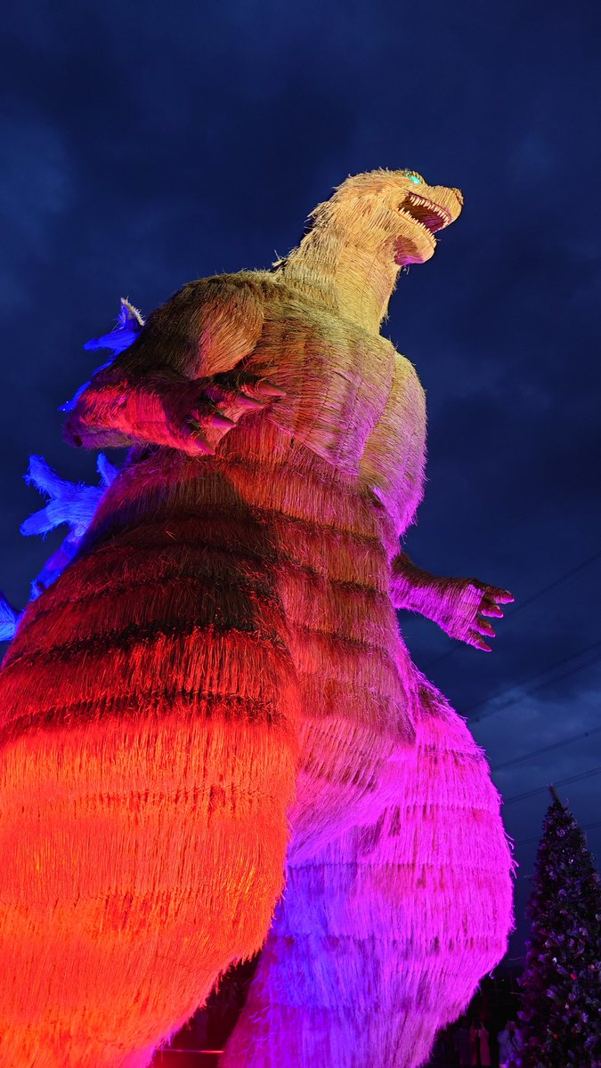 isa_no001's tweet photo. ライトアップされた迫力のゴジラ⋆͛🦖⋆͛ https://t.co/SRJDGCwjbQ