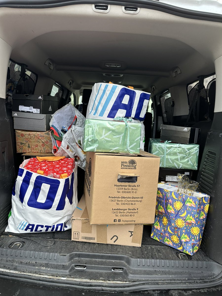 Keine 2 Stunden und schon so viele Pakete, Taschen und Geschenke (Schokolade usw)! 💪🏼💙🤍