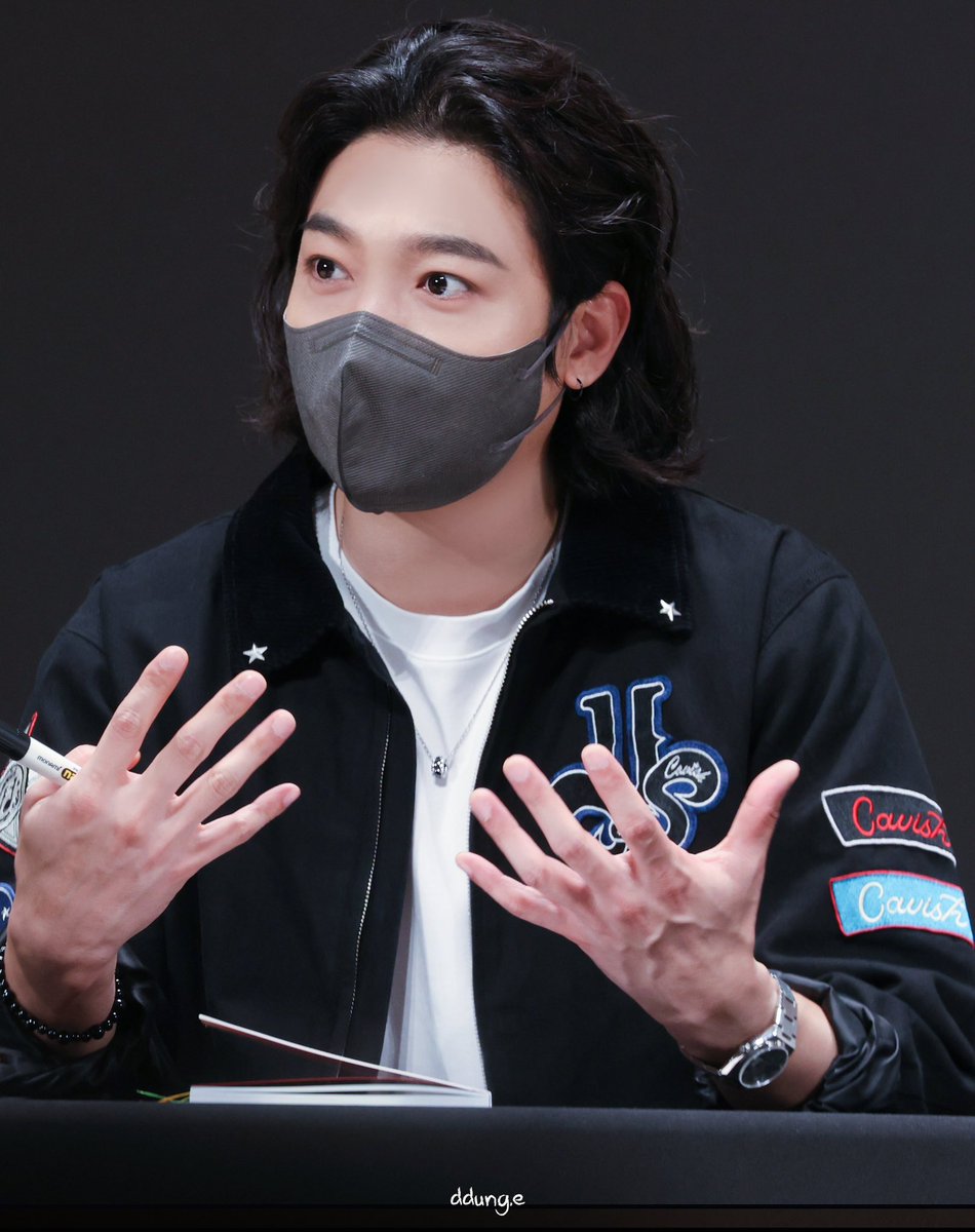 손만 보이는 것 같지만 오예입니다